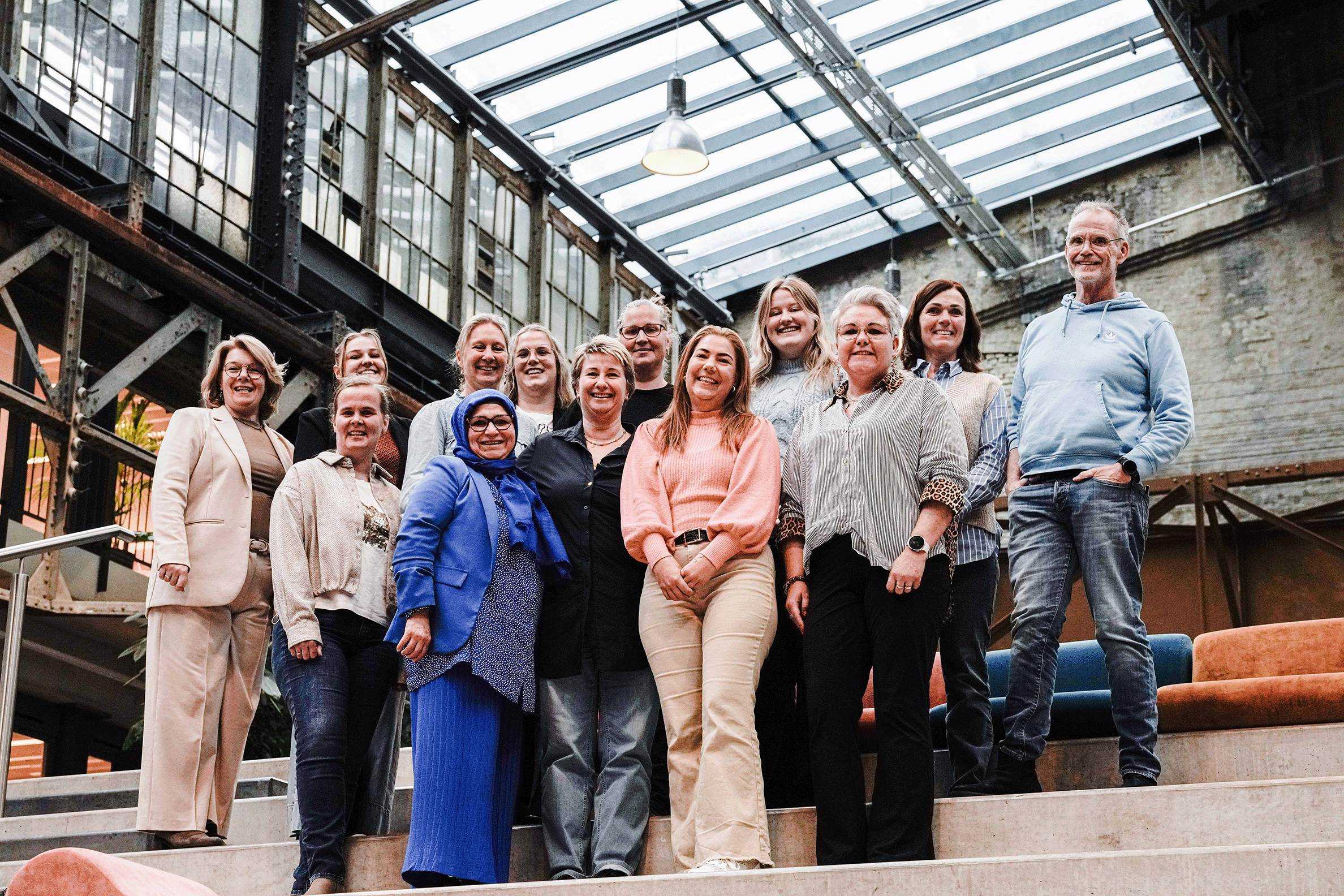 Foto van een selectie van 110 zorgprofessionals uit de hele regio die bijgeschoold werden in palliatieve zorg.