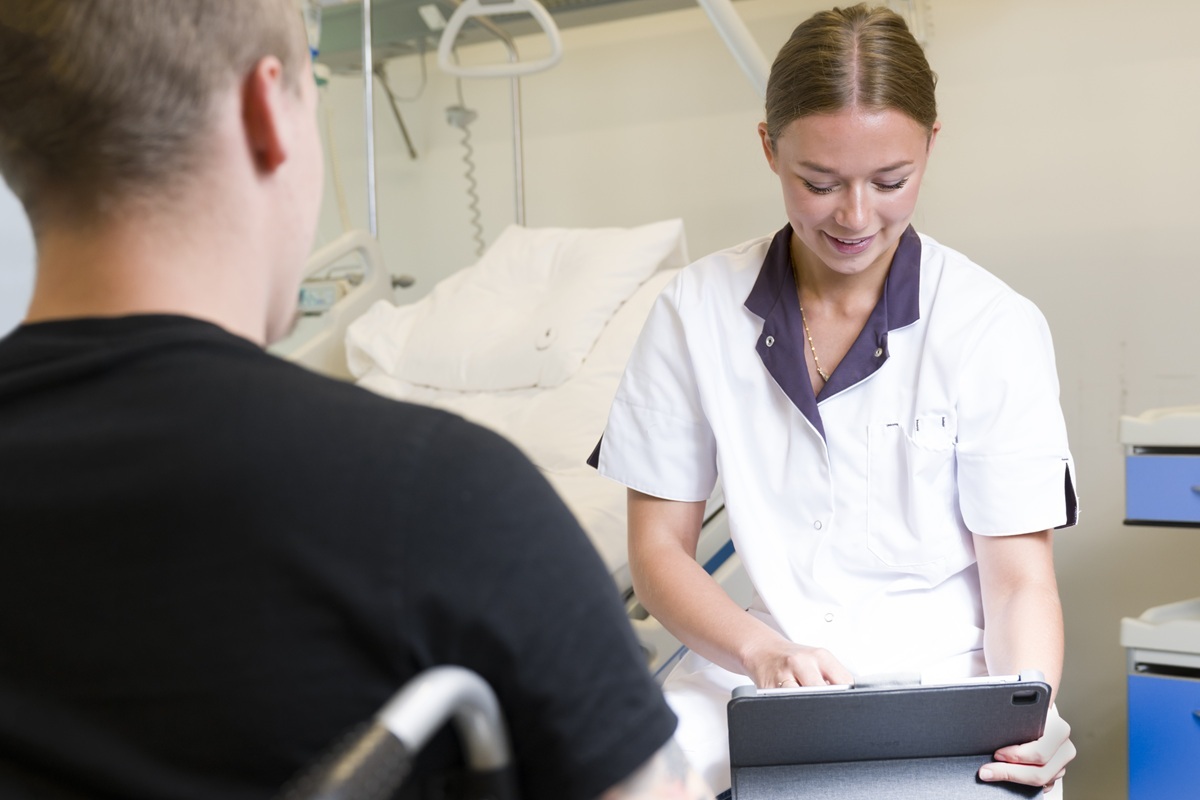 Meer carrièrekansen voor Sanne dankzij verkorte zorgopleiding ROC van Twente LLO